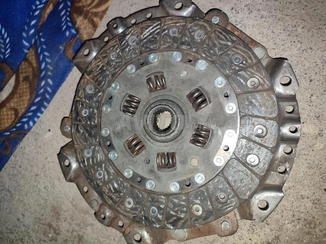 Pièce de rechange pour voiture disponible à Oujda.