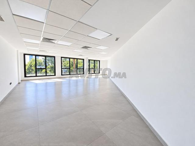 PLATEAU DE BUREAU NEUF 75 M² BD GHANDI - 2