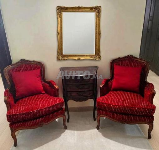 PAIRE DE FAUTEUILS & PETITE COMMODE STYLE LOUIS XV
