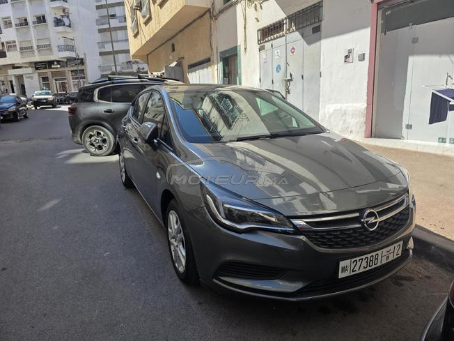 Opel Astra Essence Manuelle 2017 à Rabat