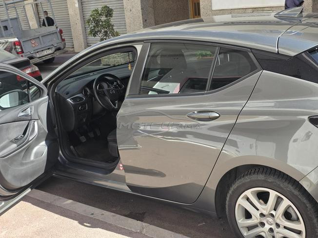 Opel Astra Essence Manuelle 2017 à Rabat