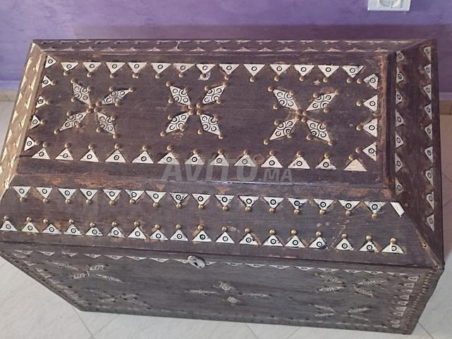 صندوق خشبي حرفي بزخارف منقوشة - 2