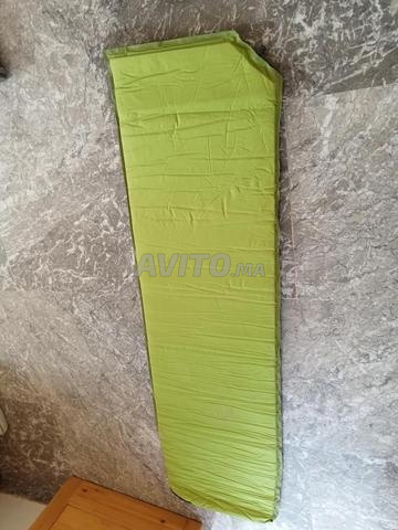 Lit de couchage Quechua gonflable pour camping - 2