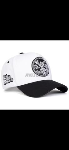 Casquettes de qualité supérieure de l'étranger.