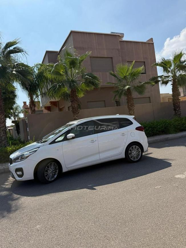 kia carens 