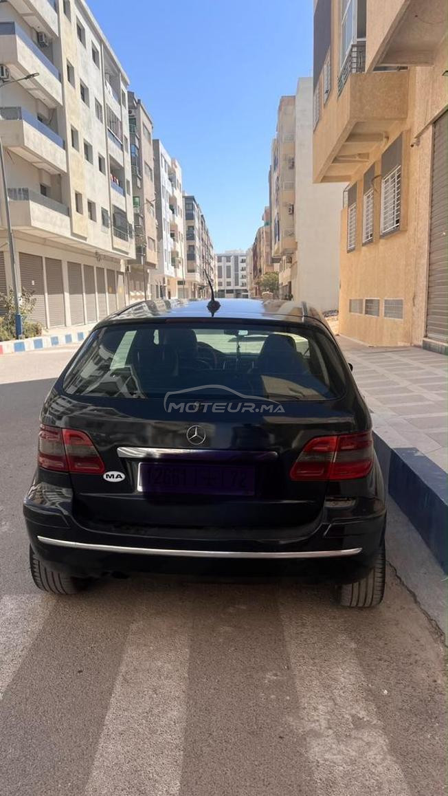 سيارة ميرسدس ب 180