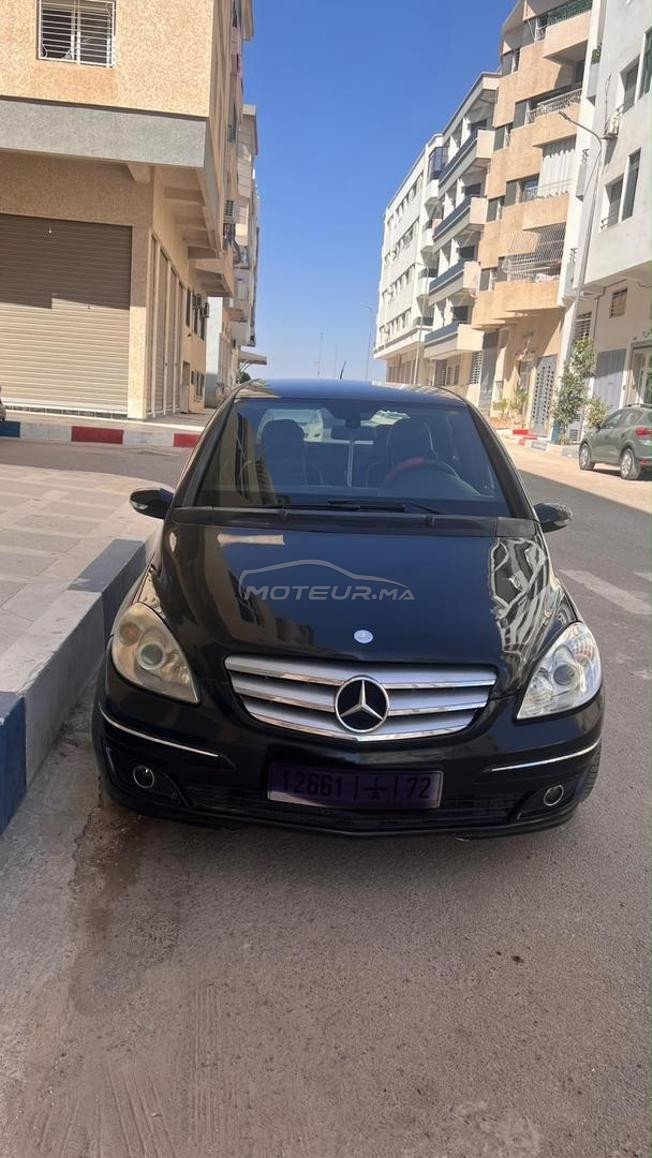 سيارة ميرسدس ب 180