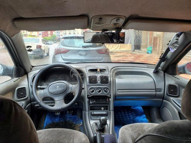 renault laguna 1