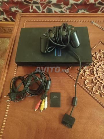 PlayStation 2 avec les accessoires - 2