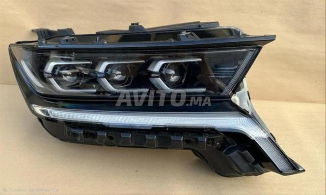 A VENDRE 2 PARABOLES DE KIA SORENTO 2021.