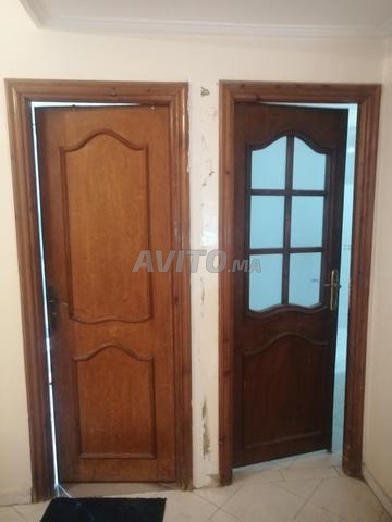 4 portes en bois et une armoire en bois - 2