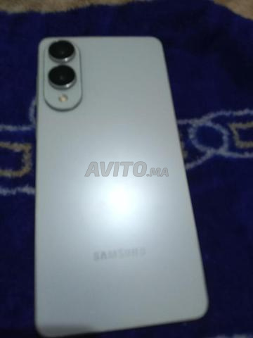 Samsung Galaxy S23 - 2