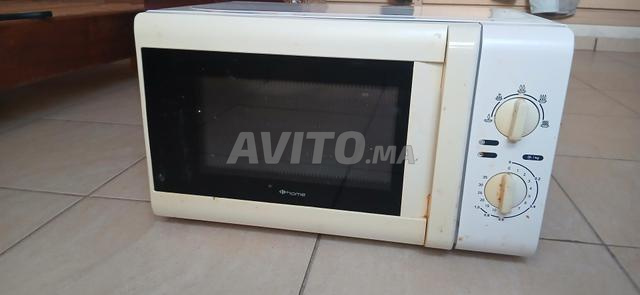 Micro-ondes marque Home, 700 W - 2