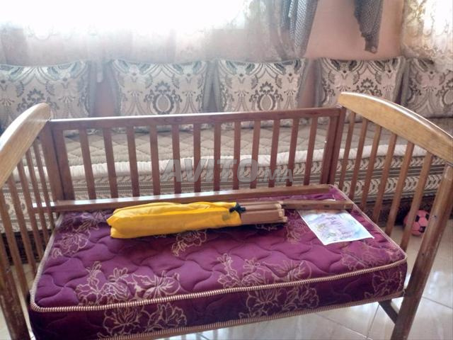 سرير مع مرتبة بحالة جيدة