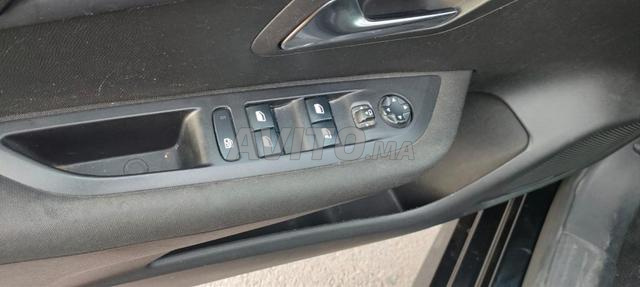 Peugeot 208 en très bon état