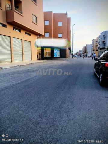 Local commercial à louer avec deux façades dans un emplacement de choix