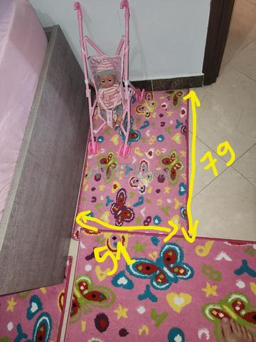 3 tapis roses en bon état - 2