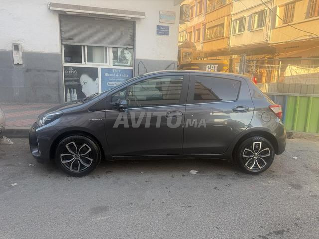 Toyota Yaris Hybride Automatique - 2