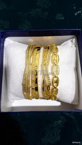 Montre femme et 4 bracelets - 2