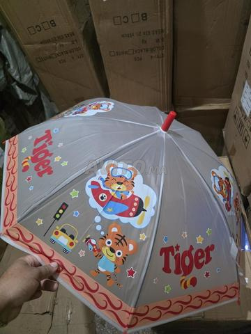 Parapluies pour enfants avec de superbes designs de dessins animés. - 2