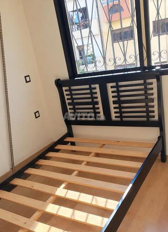 Cadre de lit avec sommier et matelas - 2