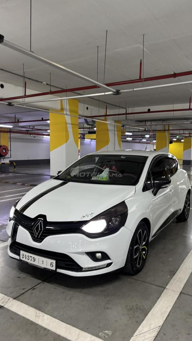 je met en vent ma voiture très bon état 