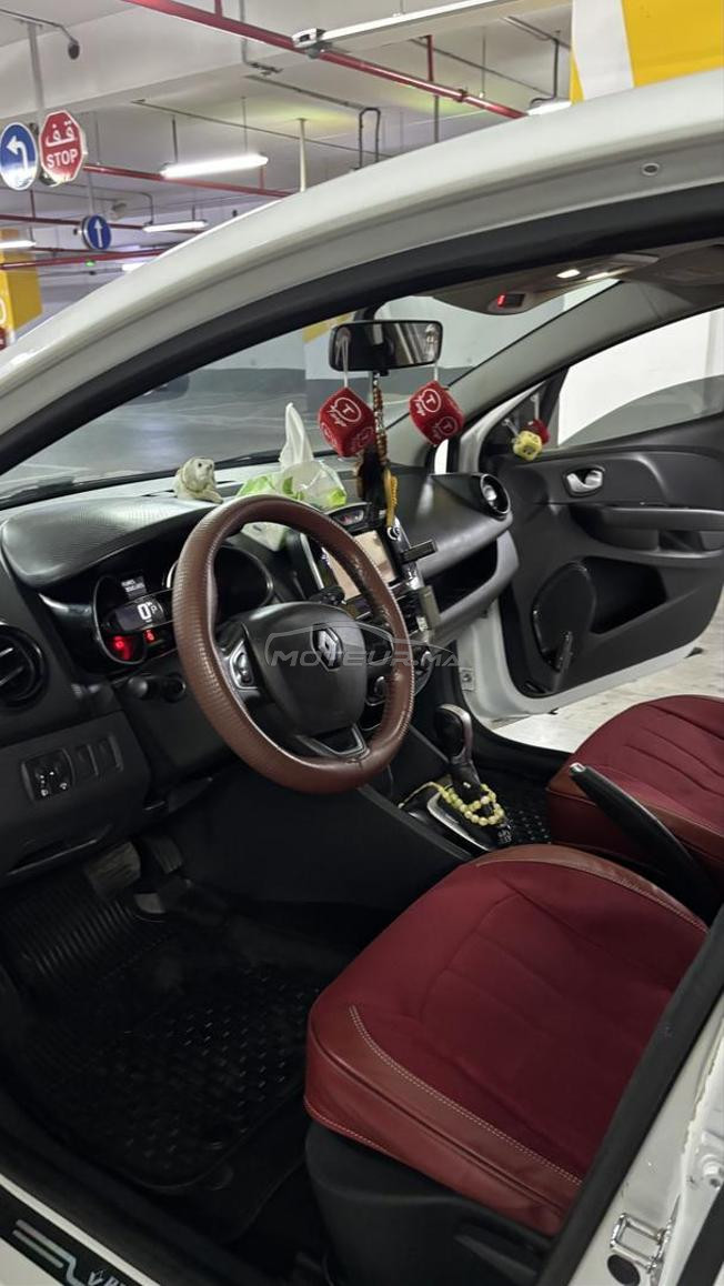 je met en vent ma voiture très bon état 