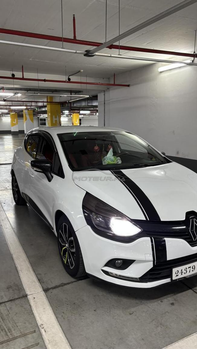 je met en vent ma voiture très bon état 