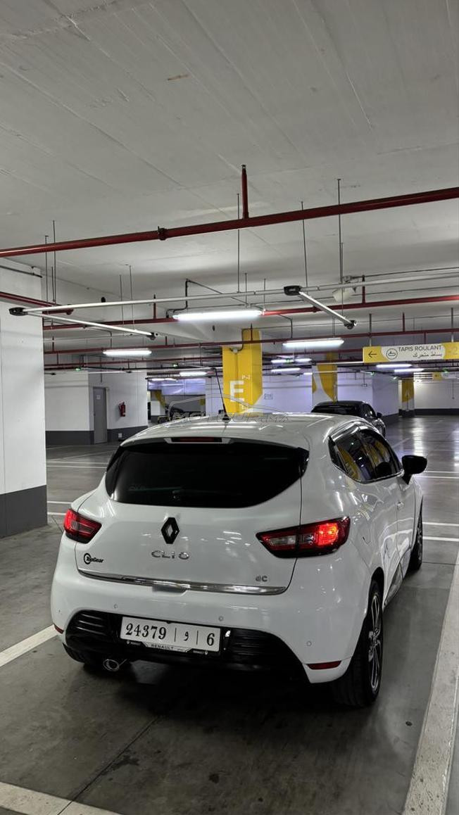 je met en vent ma voiture très bon état 