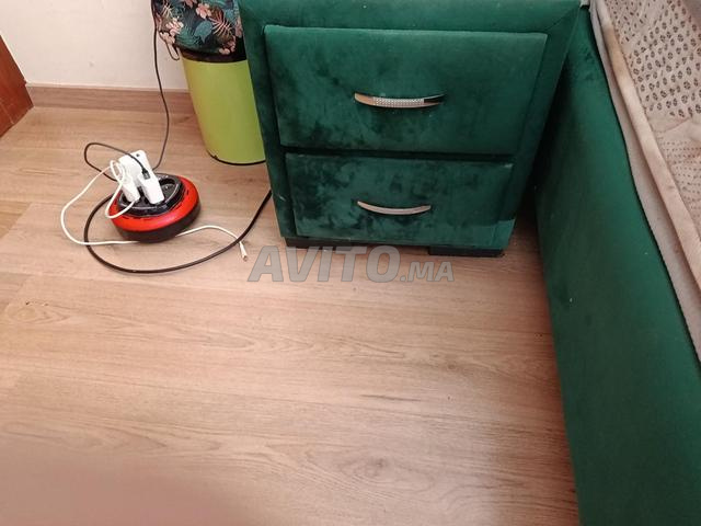 lit. tête de lit. matelas. 2 tables de chevet. commode