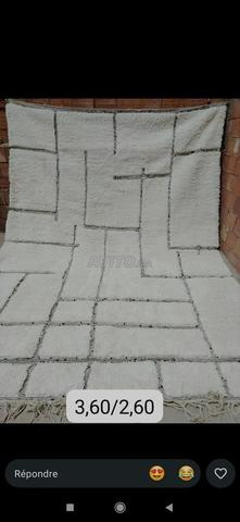 Tapis très beau et moderne 350m\250m