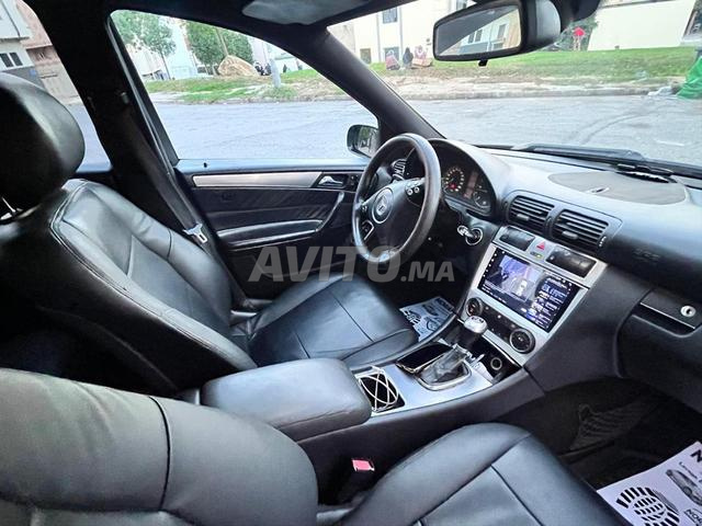 Mercedes-Benz 220 Diesel Automatique 2004 à Tanger - 2