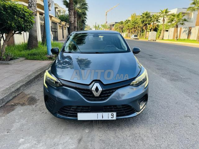 Clio 5 première main tt options en excellent état - 2