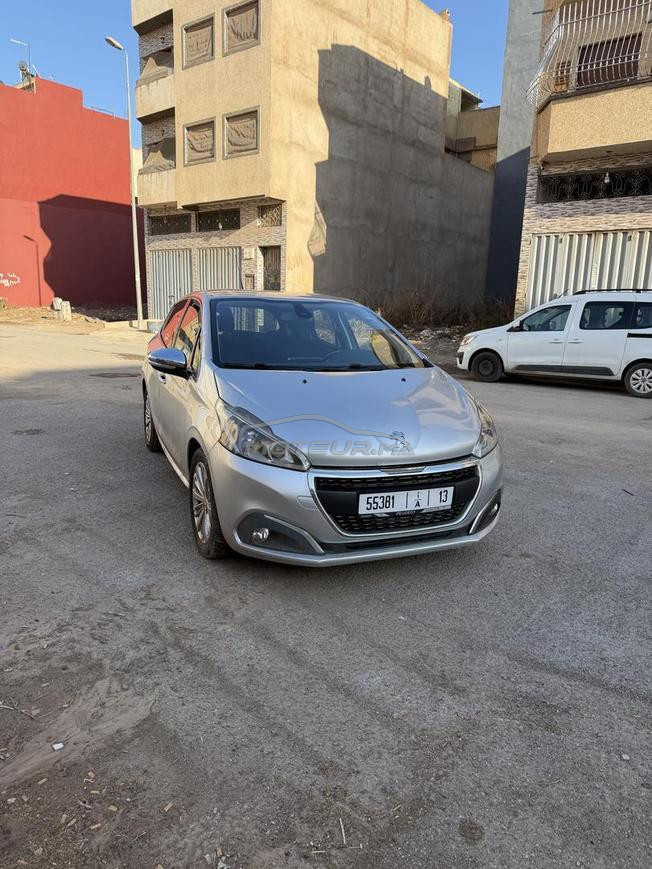 Peugeot 208 2018 toutes options 