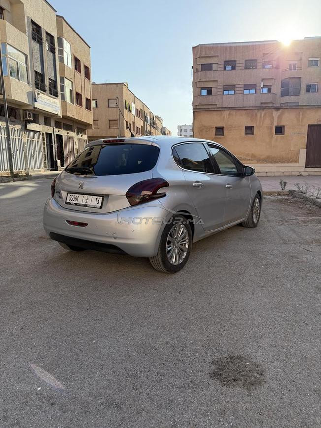 Peugeot 208 2018 toutes options 