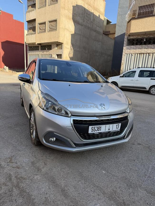 Peugeot 208 2018 toutes options 
