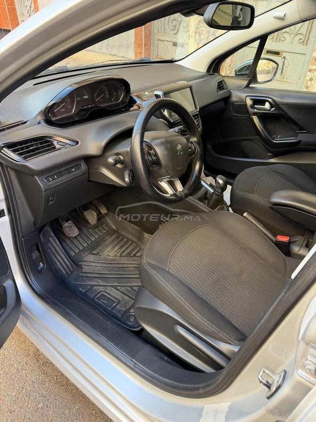 Peugeot 208 2018 toutes options 