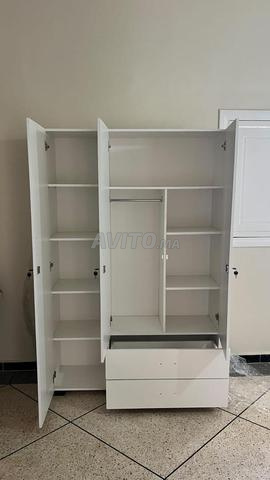 Armoire à vêtements 3 portes. Livraison gratuite et paiement à la réception. - 2
