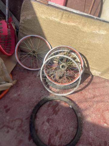 Pièces de rechange pour vélos disponibles à Agadir. La verte a juste besoin d'une vidange. - 2