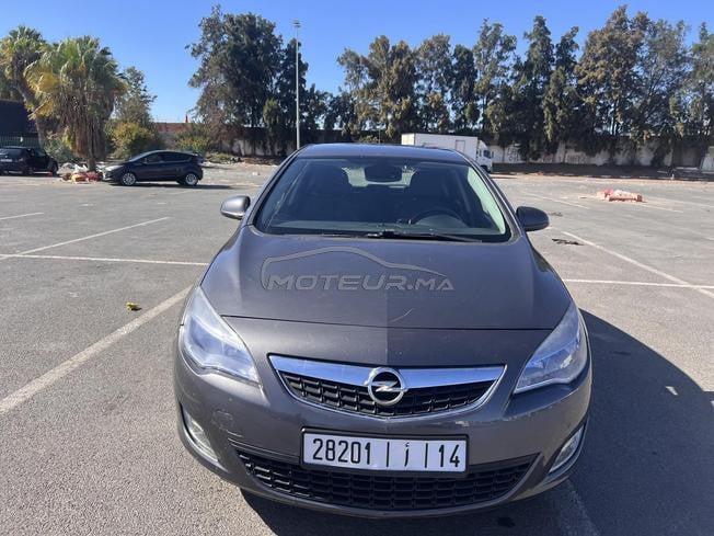 • À VENDRE - Opel Astra J 1.7 CDTI 2012