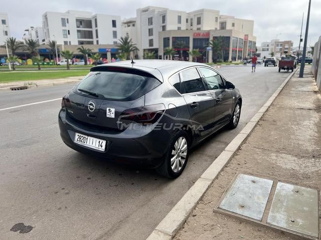 • À VENDRE - Opel Astra J 1.7 CDTI 2012