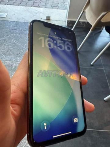 iPhone 13 Normal d'occasion propre à vendre - 2