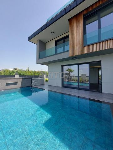 VILLA NEUVE TRÈS HAUT STANDING AVEC PISCINE À VENDRE