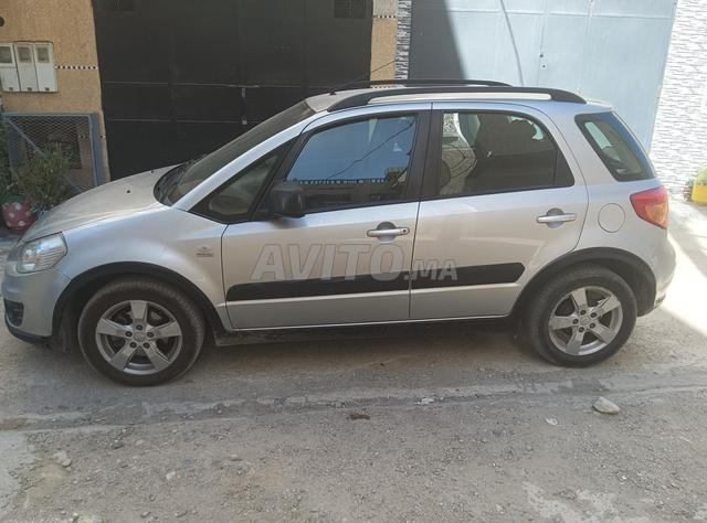 Voiture Suzuki SX4 - 2