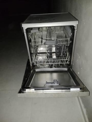 Lave-vaisselle Bosch inox en bon état - 2