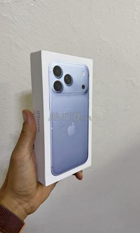 téléphone cassé (E-sim) avec facture par Apple - 2