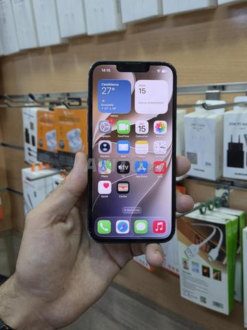 iPhone 13 128GB, batterie 75%, une petite rayure sur le verre avant seulement - 2