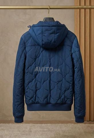 Je vends une veste bleue NOIZE. - 2