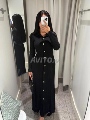 Robe en maille douce avec bouton doré