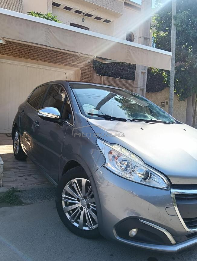 Peugeot 208 TOI panoramique 
